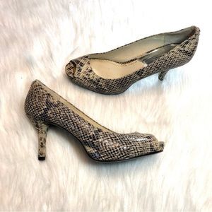 Michael Kors Flexopen peep toe leather heels size 8M